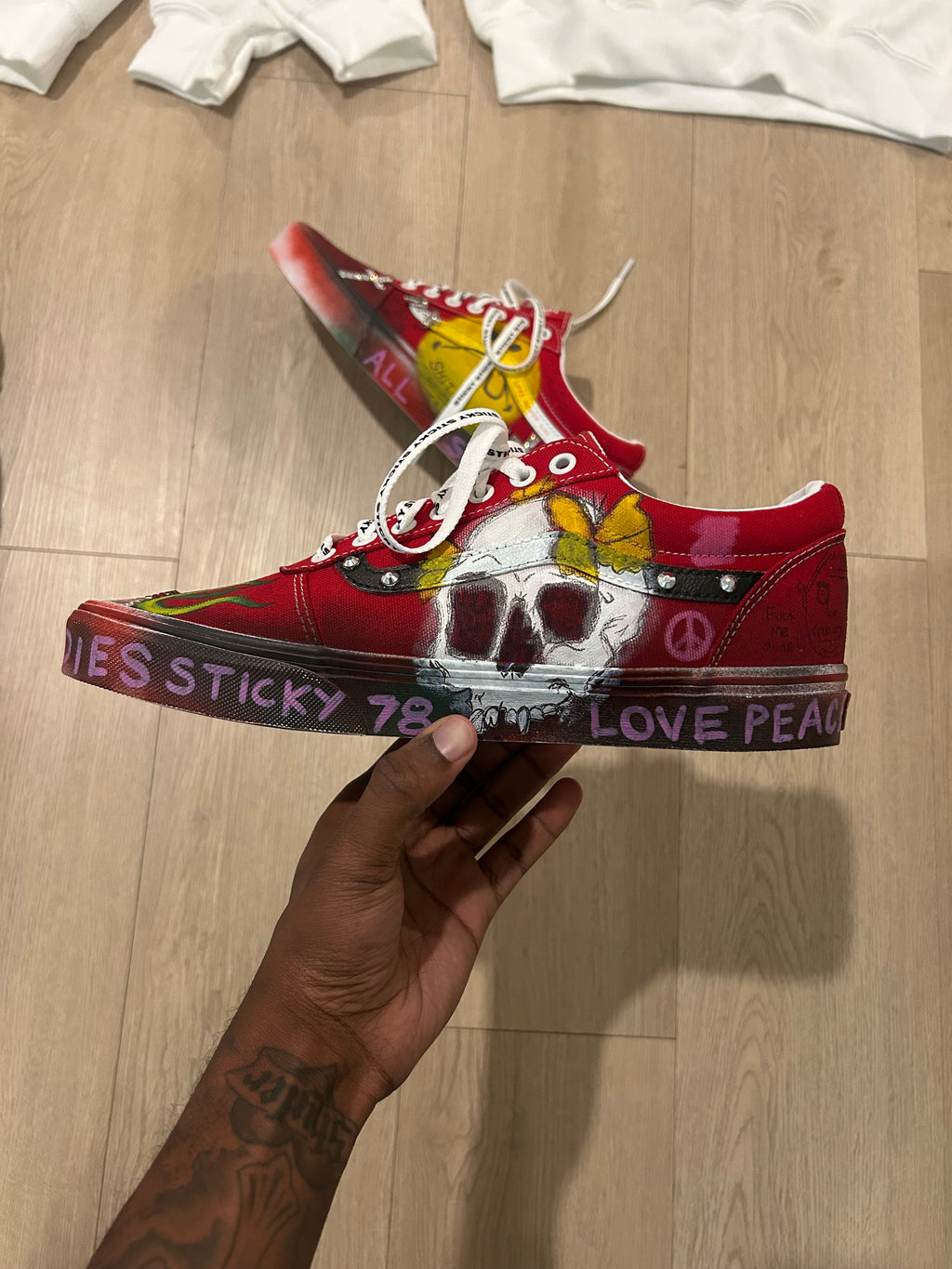 Sticky “LND-01” Vans